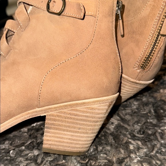 Eileen Fisher Tan Suede Sandals with Peep-Toe Design - Picture 7 of 11